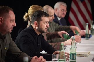 Nemohu prodat naši zemi, řekl Zelenskyj. Dohodu o vzácných kovech ale nevzdává - Seznam Zprávy